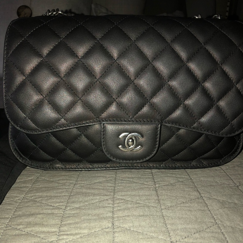 AUTHENTIC Chanel flap handbag. 2016!